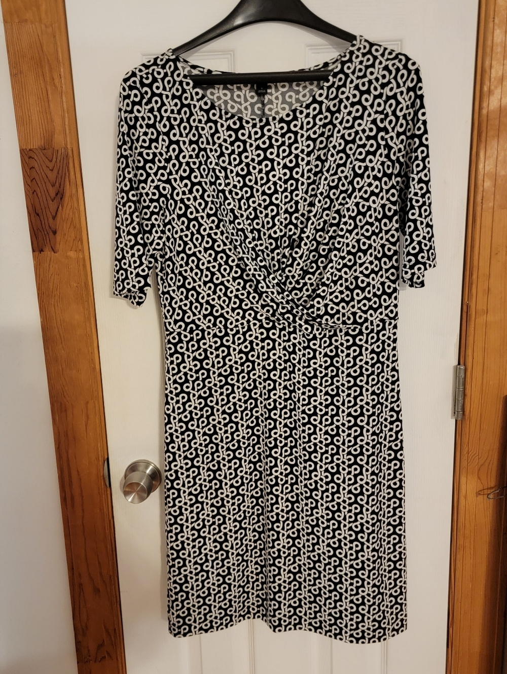 Ann Taylor Factory Black White Dress Geometric Print Faux Wrap Knit Midi S